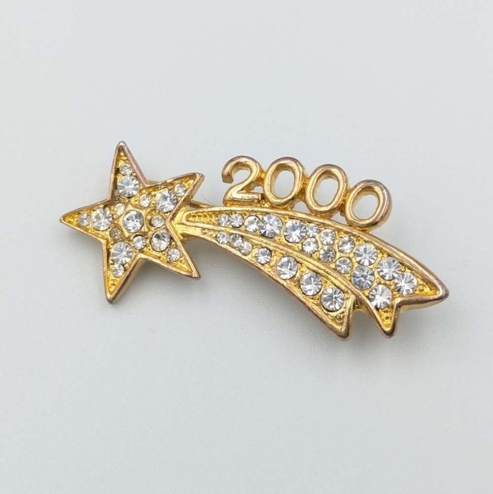 Vintage Y2K year 2000 rhinestone gold tone brooch pin